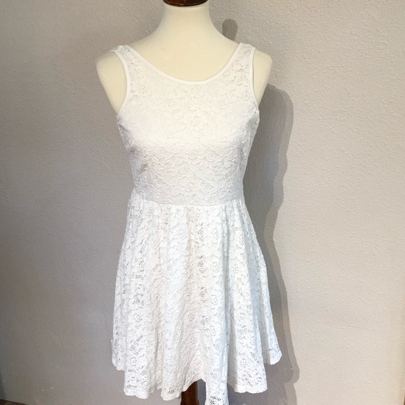 Monteau Dresses & Skirts - Women’s Monteau open back dress size medium